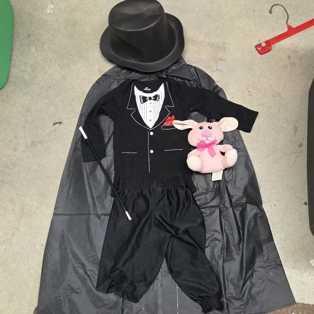 Baby tuxedo/magician Halloween costume24mth with derby hat, wand‎